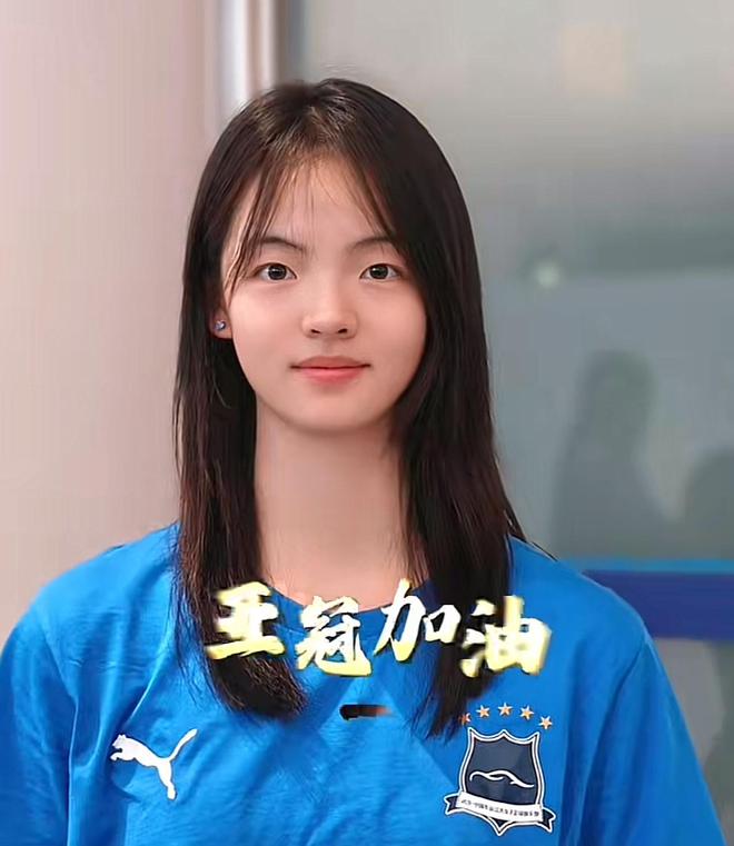 武漢女足姜晨璟，踢防守位反差大，自小如此。