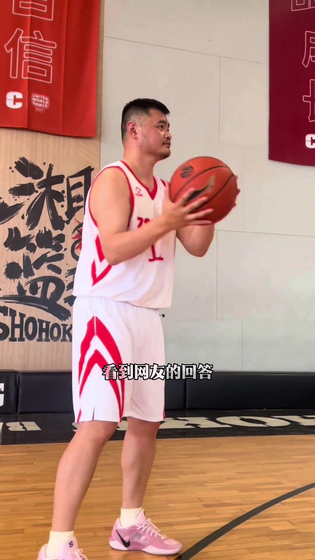 好家伙相似度這么高姚明要是看見(jiàn)這哥們估計(jì)也得一愣