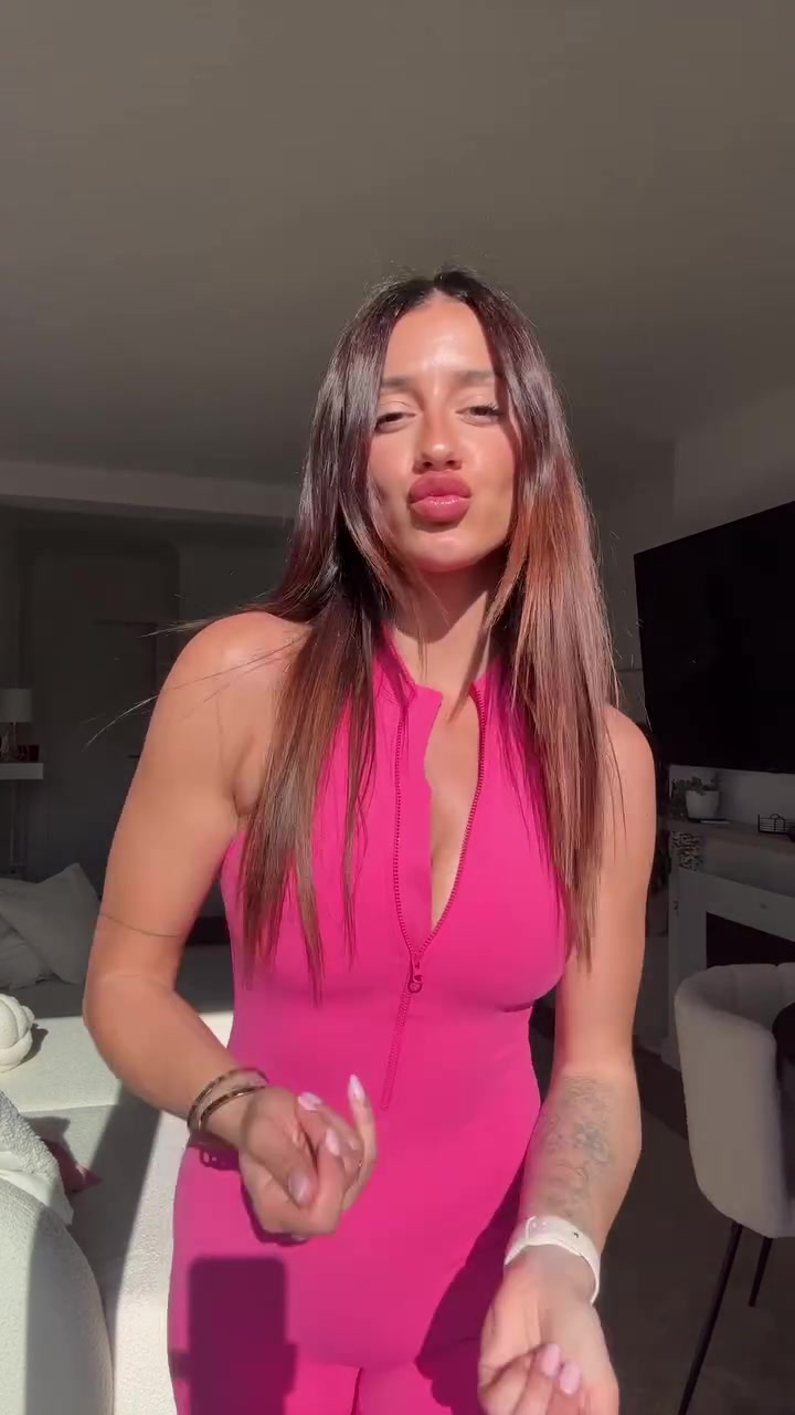 亞馬爾被曝和大姐姐出游這是年少不知姐姐好錯把妹妹當寶