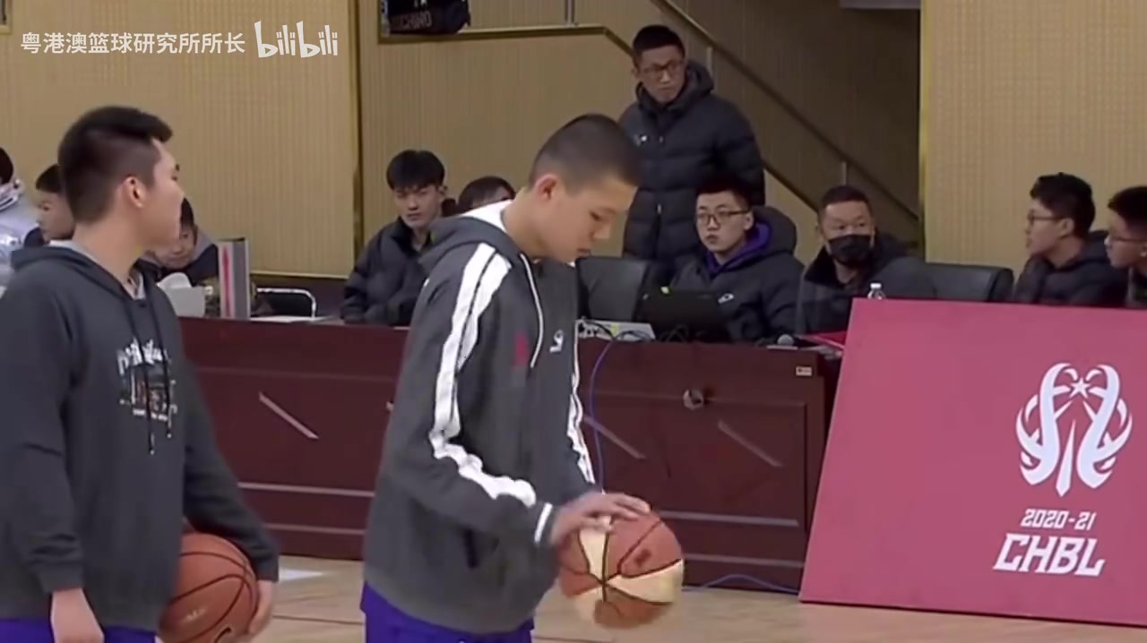 青澀五年前還在打耐高的楊瀚森現(xiàn)在成了NBA的首輪秀 青澀五年前還在打耐高的楊瀚森現(xiàn)在成了NBA的首輪秀