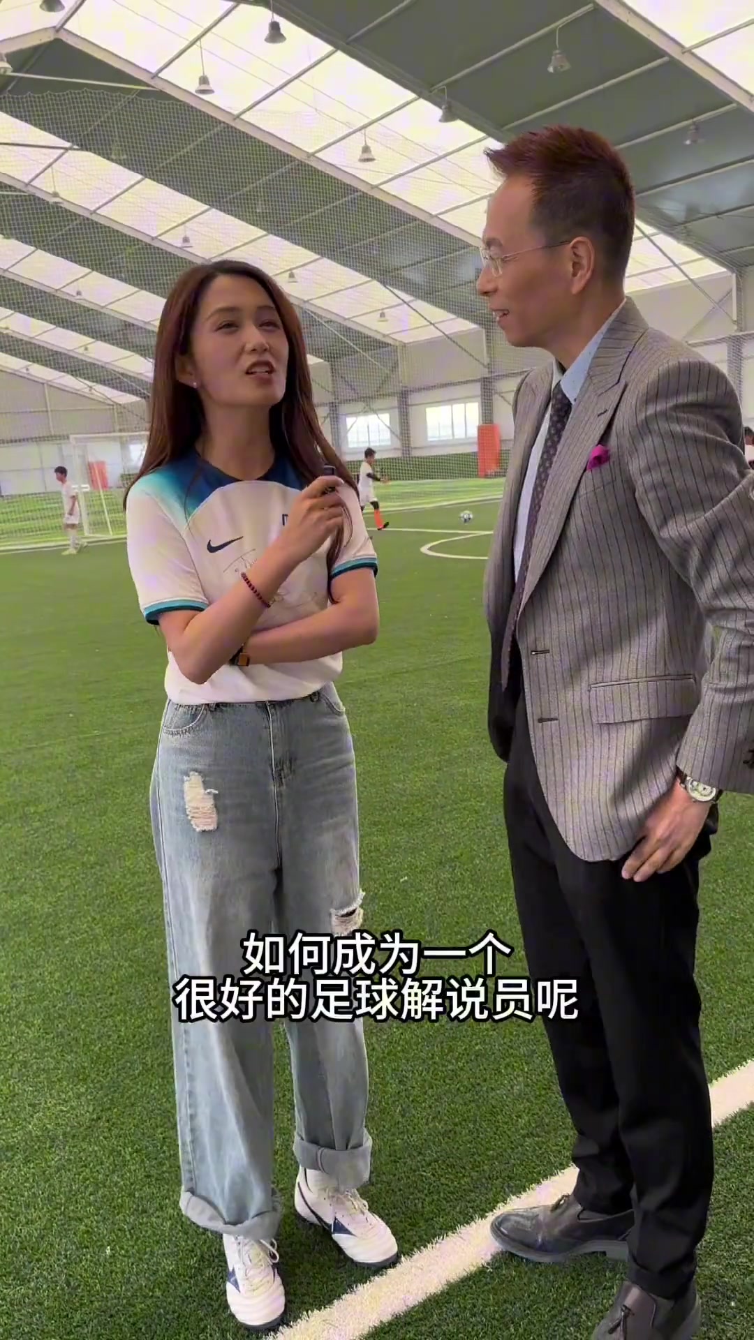揭秘詹俊的解說(shuō)準(zhǔn)備一句話證明你聽(tīng)過(guò)詹俊解說(shuō)