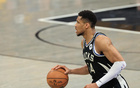 蒂格：字母哥明年MVP，或場(chǎng)均34+13+8。