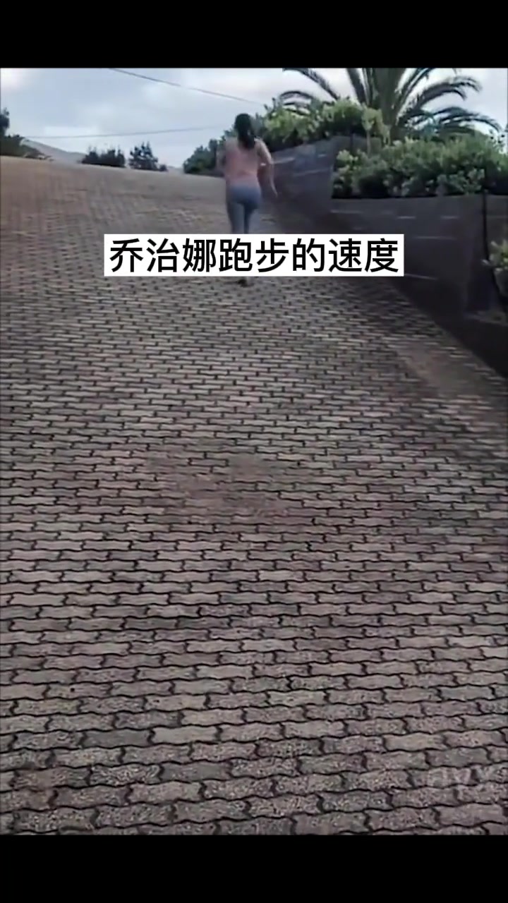 堅(jiān)持多年的訓(xùn)練名場(chǎng)面C羅和喬治娜一起到戶外鍛煉