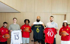 NBA球員祖巴茨等造訪卡靈頓，獲贈(zèng)曼聯(lián)球衣！